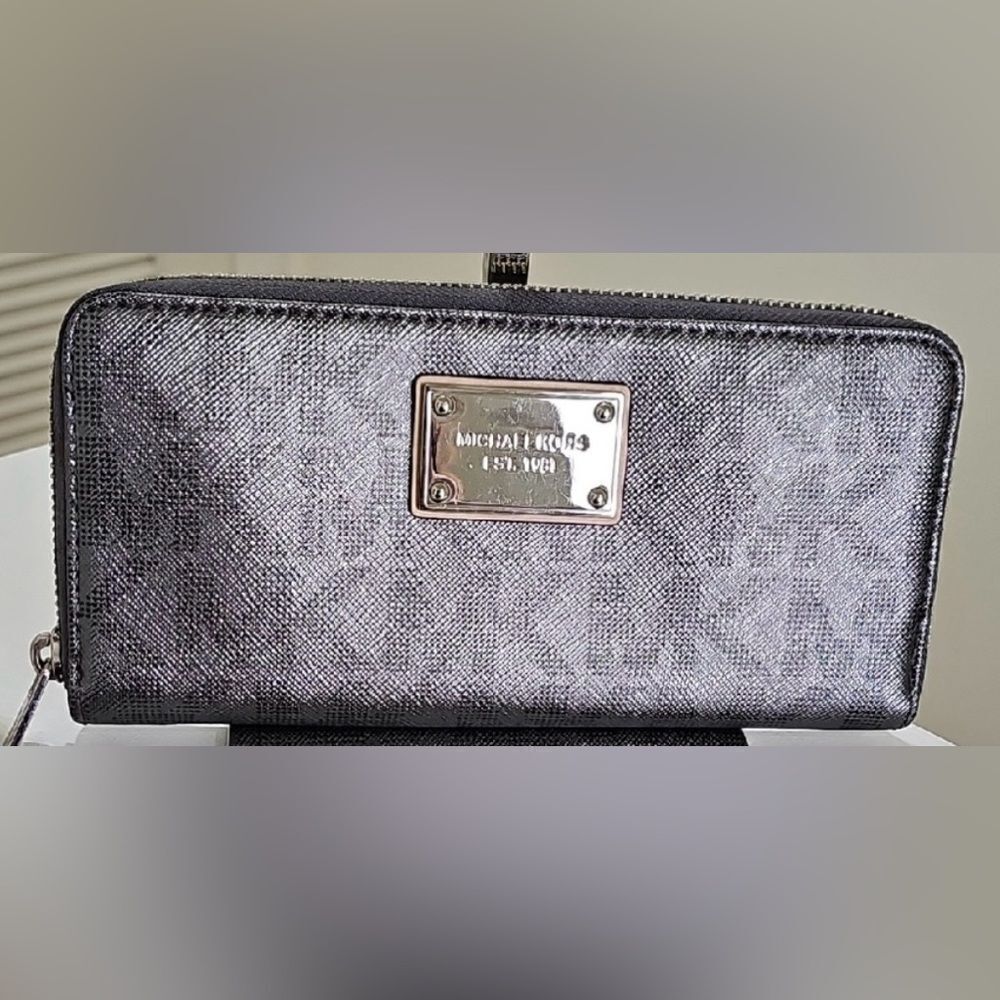 Michael Kors Monogram Jet Set Zip Around Wallet